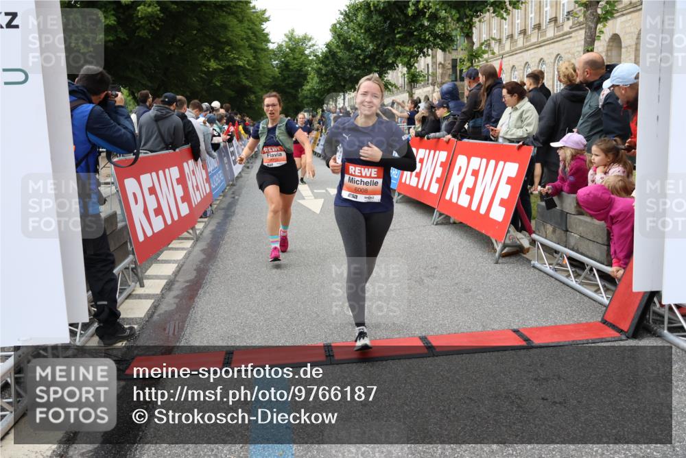 14.06.2026 - REWE Women's Run Strokosch-Dieckow http://msf.ph/oto/9766187 14.06.2026 11:01:47 Ziel 5046, 5110, 5196, 5234, 5445, 5656, 5845, 5907, 6008, 6066 meine-sportfotos.de