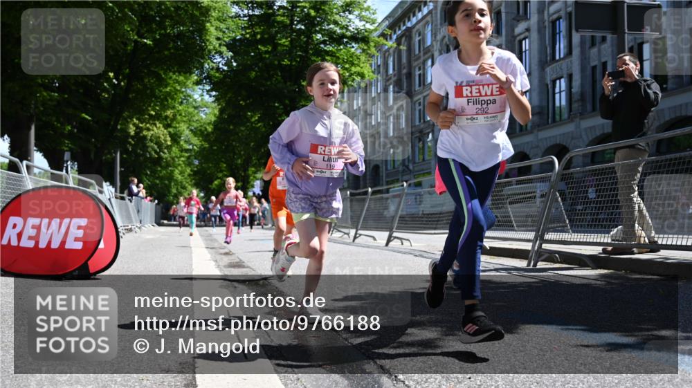 14.06.2026 - REWE Women's Run J. Mangold http://msf.ph/oto/9766188 14.06.2026 11:37:25 Ziel 119, 154, 156, 159, 206, 215, 224, 225, 234, 257, 269, 292, 311, 322, 323, 335, 340, 342, 343, 351, 361, 362 meine-sportfotos.de