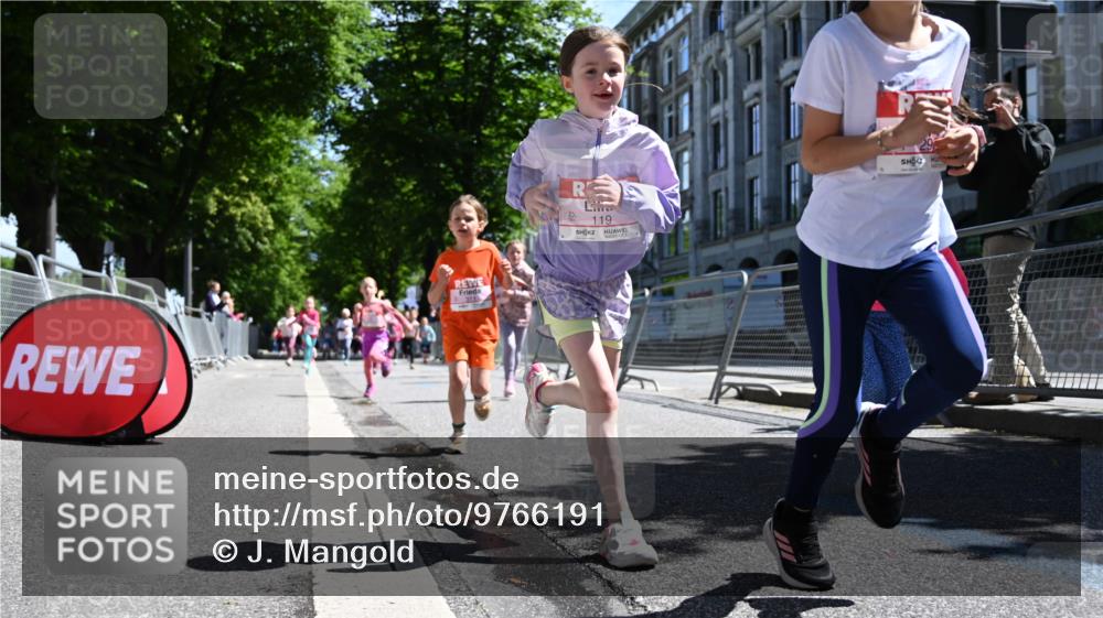 14.06.2026 - REWE Women's Run J. Mangold http://msf.ph/oto/9766191 14.06.2026 11:37:25 Ziel 119, 154, 156, 159, 206, 215, 224, 225, 234, 257, 269, 292, 311, 322, 323, 335, 340, 342, 343, 351, 361, 362 meine-sportfotos.de