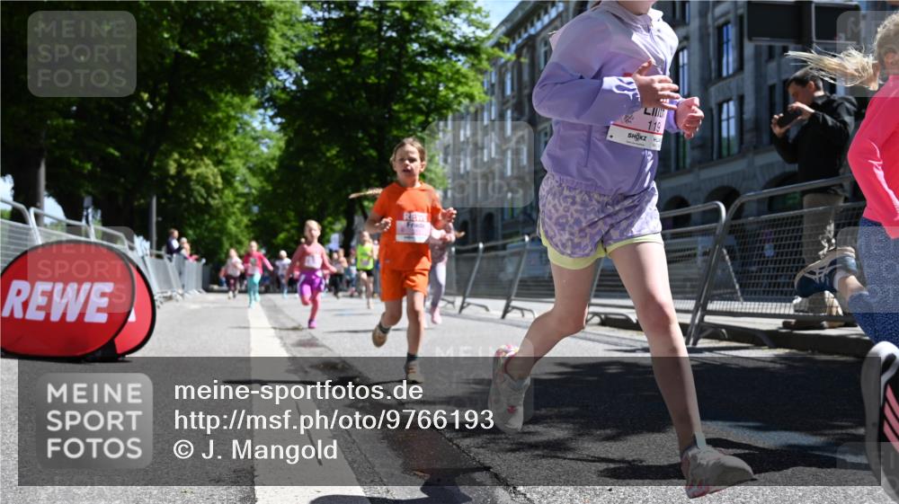 14.06.2026 - REWE Women's Run J. Mangold http://msf.ph/oto/9766193 14.06.2026 11:37:26 Ziel 119, 154, 156, 159, 206, 215, 224, 225, 233, 234, 257, 269, 292, 311, 322, 323, 335, 340, 342, 343, 351, 361, 362, 365 meine-sportfotos.de