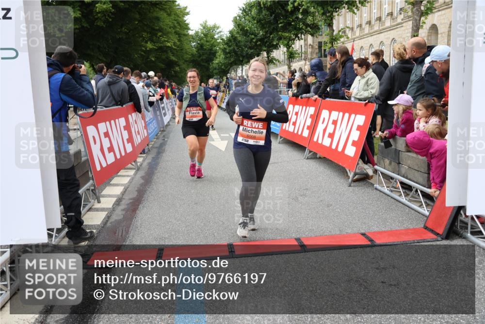 14.06.2026 - REWE Women's Run Strokosch-Dieckow http://msf.ph/oto/9766197 14.06.2026 11:01:47 Ziel 5046, 5110, 5196, 5234, 5445, 5656, 5845, 5907, 6008, 6066 meine-sportfotos.de