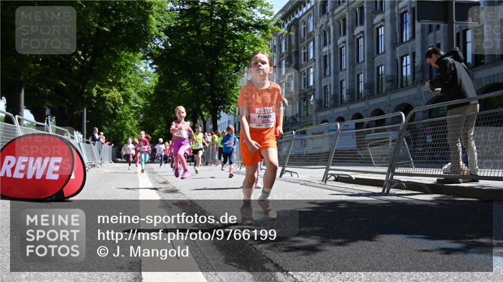 14.06.2026 - REWE Women's Run J. Mangold http://msf.ph/oto/9766199 14.06.2026 11:37:26 Ziel 119, 154, 156, 159, 206, 215, 224, 225, 233, 234, 257, 269, 292, 311, 322, 323, 335, 340, 342, 343, 351, 361, 362, 365 meine-sportfotos.de