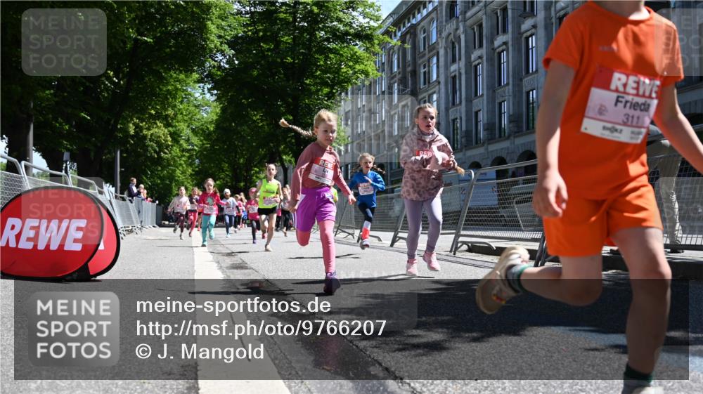 14.06.2026 - REWE Women's Run J. Mangold http://msf.ph/oto/9766207 14.06.2026 11:37:27 Ziel 119, 154, 156, 159, 188, 206, 215, 224, 225, 233, 257, 269, 292, 310, 311, 322, 335, 340, 342, 343, 348, 357, 361, 362, 365 meine-sportfotos.de