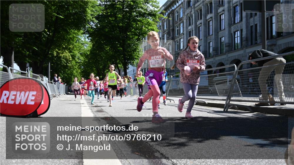 14.06.2026 - REWE Women's Run J. Mangold http://msf.ph/oto/9766210 14.06.2026 11:37:27 Ziel 119, 154, 156, 159, 188, 206, 215, 224, 225, 233, 257, 269, 292, 310, 311, 322, 335, 340, 342, 343, 348, 357, 361, 362, 365 meine-sportfotos.de