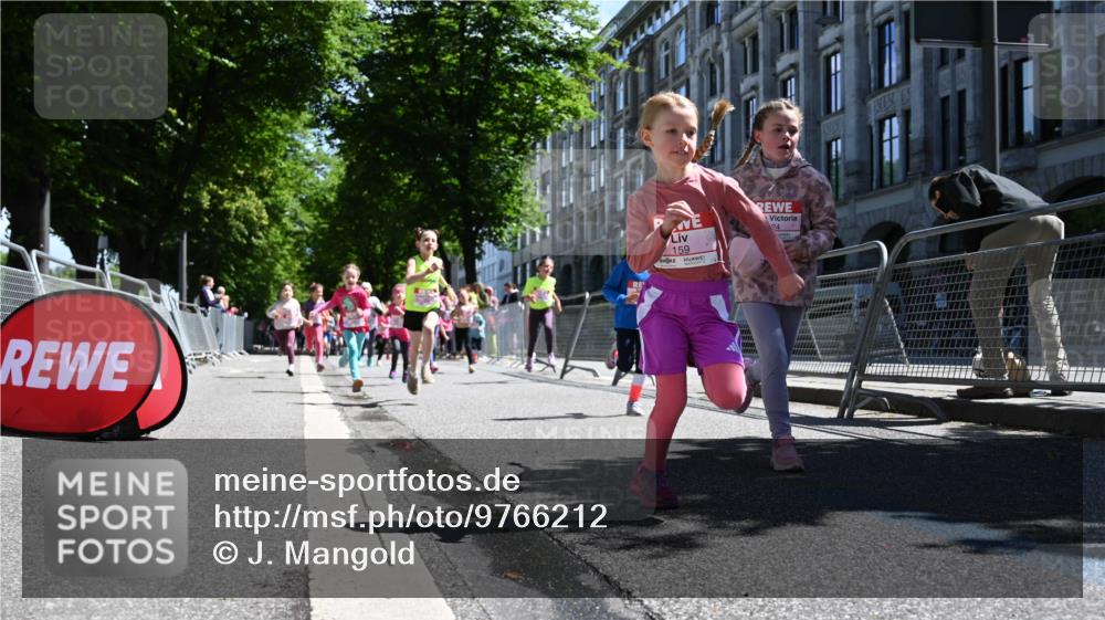 14.06.2026 - REWE Women's Run J. Mangold http://msf.ph/oto/9766212 14.06.2026 11:37:27 Ziel 119, 154, 156, 159, 188, 206, 215, 224, 225, 233, 257, 269, 292, 310, 311, 322, 335, 340, 342, 343, 348, 357, 361, 362, 365 meine-sportfotos.de