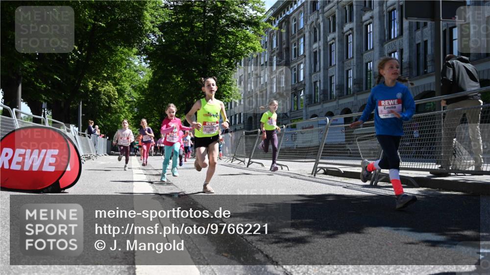 14.06.2026 - REWE Women's Run J. Mangold http://msf.ph/oto/9766221 14.06.2026 11:37:28 Ziel 119, 154, 156, 159, 188, 206, 215, 224, 225, 233, 247, 257, 276, 292, 298, 310, 311, 322, 335, 340, 342, 343, 348, 357, 361, 362, 365 meine-sportfotos.de