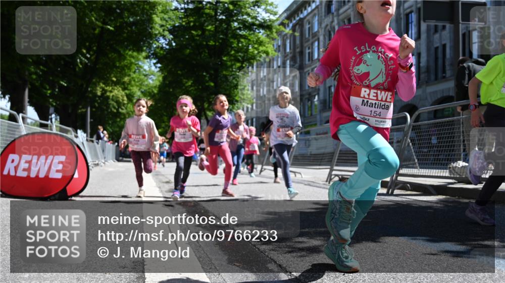 14.06.2026 - REWE Women's Run J. Mangold http://msf.ph/oto/9766233 14.06.2026 11:37:30 Ziel 120, 154, 159, 188, 206, 215, 224, 225, 233, 247, 276, 281, 289, 290, 298, 310, 311, 320, 322, 328, 335, 342, 343, 348, 357, 361, 362, 364, 365 meine-sportfotos.de