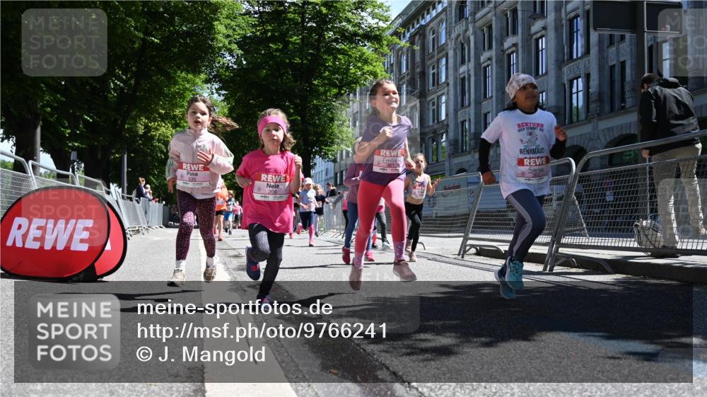 14.06.2026 - REWE Women's Run J. Mangold http://msf.ph/oto/9766241 14.06.2026 11:37:30 Ziel 120, 154, 159, 188, 206, 215, 224, 225, 233, 247, 276, 281, 289, 290, 298, 310, 311, 320, 322, 328, 335, 342, 343, 348, 357, 361, 362, 364, 365 meine-sportfotos.de