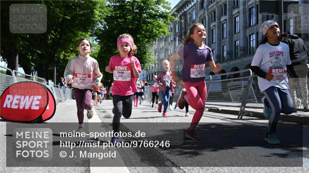 14.06.2026 - REWE Women's Run J. Mangold http://msf.ph/oto/9766246 14.06.2026 11:37:31 Ziel 120, 154, 159, 188, 198, 206, 215, 224, 225, 233, 247, 254, 276, 281, 289, 290, 298, 310, 320, 322, 326, 328, 335, 342, 343, 348, 357, 361, 362, 364, 365, 369 meine-sportfotos.de