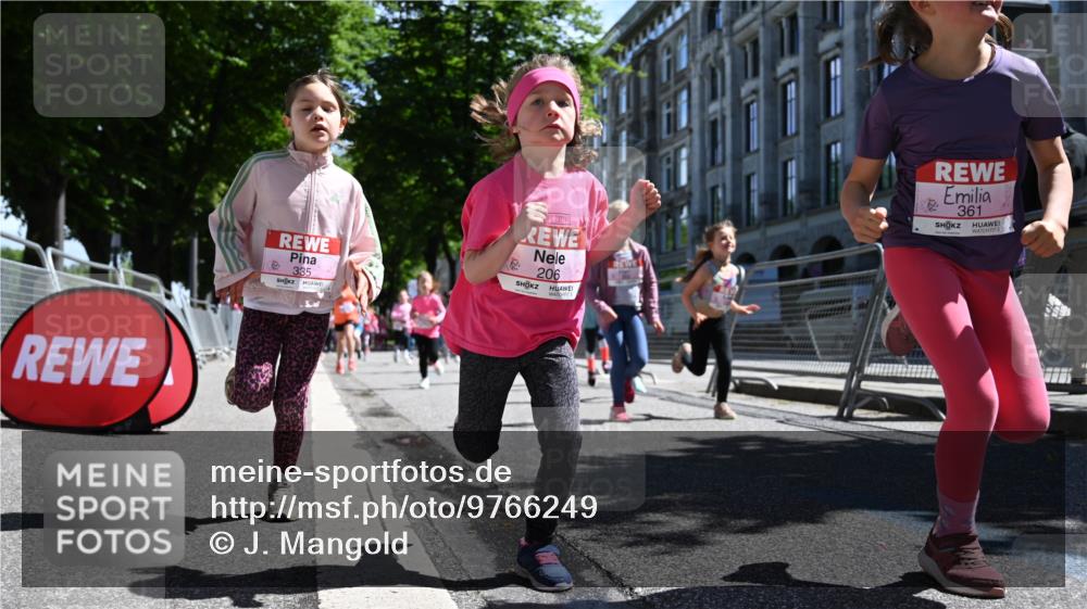 14.06.2026 - REWE Women's Run J. Mangold http://msf.ph/oto/9766249 14.06.2026 11:37:31 Ziel 120, 154, 159, 188, 198, 206, 215, 224, 225, 233, 247, 254, 276, 281, 289, 290, 298, 310, 320, 322, 326, 328, 335, 342, 343, 348, 357, 361, 362, 364, 365, 369 meine-sportfotos.de