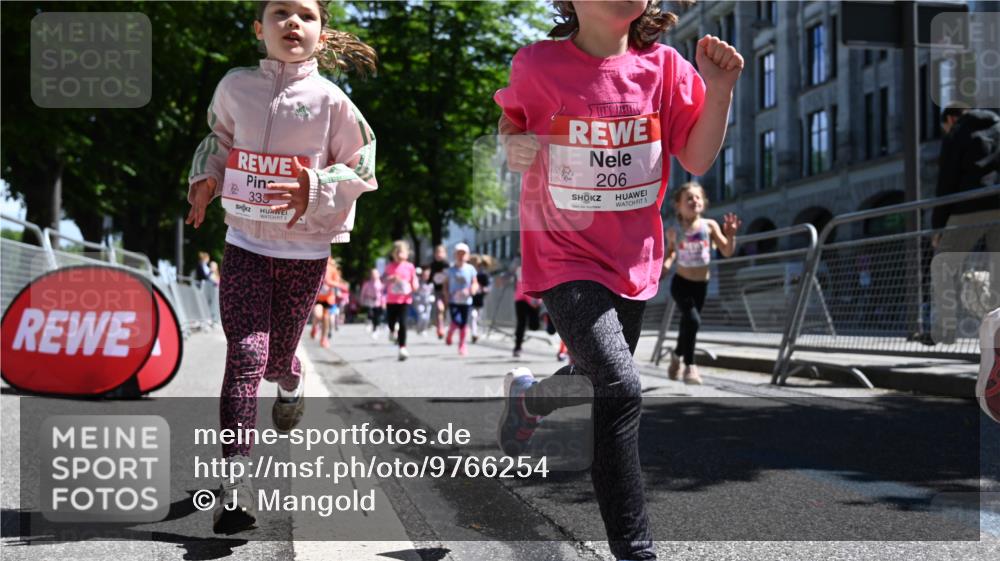 14.06.2026 - REWE Women's Run J. Mangold http://msf.ph/oto/9766254 14.06.2026 11:37:31 Ziel 120, 154, 159, 188, 198, 206, 215, 224, 225, 233, 247, 254, 276, 281, 289, 290, 298, 310, 320, 322, 326, 328, 335, 342, 343, 348, 357, 361, 362, 364, 365, 369 meine-sportfotos.de