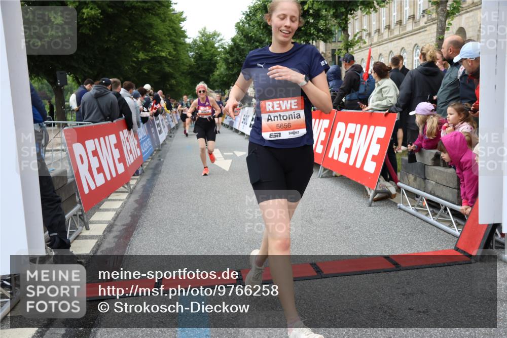 14.06.2026 - REWE Women's Run Strokosch-Dieckow http://msf.ph/oto/9766258 14.06.2026 11:01:43 Ziel 5046, 5196, 5234, 5656, 5845, 6008, 6066 meine-sportfotos.de