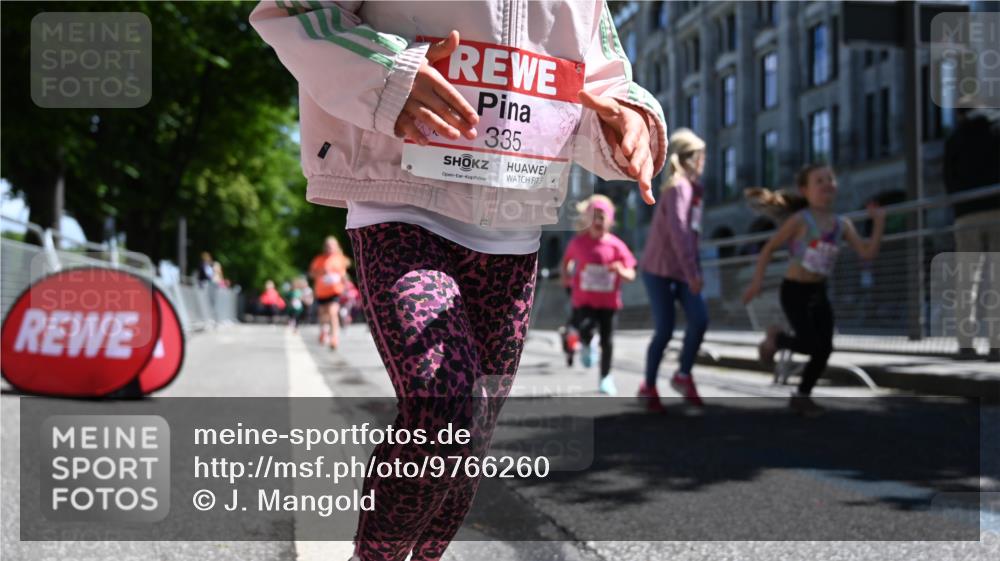 14.06.2026 - REWE Women's Run J. Mangold http://msf.ph/oto/9766260 14.06.2026 11:37:32 Ziel 120, 154, 188, 198, 206, 215, 225, 233, 247, 254, 272, 276, 281, 289, 290, 298, 310, 320, 322, 326, 328, 331, 335, 342, 343, 348, 357, 361, 362, 364, 365, 369 meine-sportfotos.de