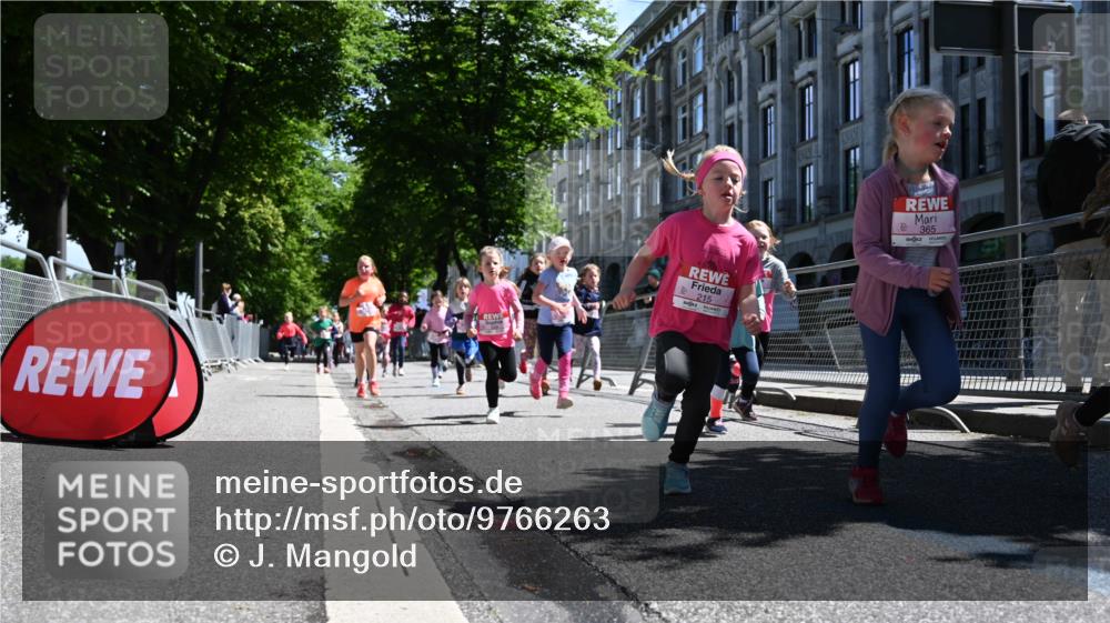 14.06.2026 - REWE Women's Run J. Mangold http://msf.ph/oto/9766263 14.06.2026 11:37:32 Ziel 120, 154, 188, 198, 206, 215, 225, 233, 247, 254, 272, 276, 281, 289, 290, 298, 310, 320, 322, 326, 328, 331, 335, 342, 343, 348, 357, 361, 362, 364, 365, 369 meine-sportfotos.de