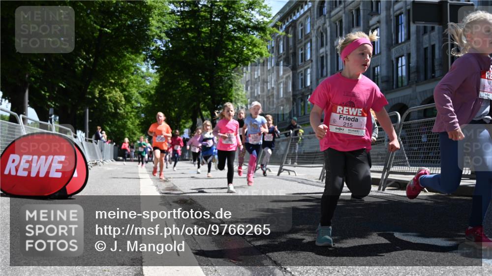 14.06.2026 - REWE Women's Run J. Mangold http://msf.ph/oto/9766265 14.06.2026 11:37:32 Ziel 120, 154, 188, 198, 206, 215, 225, 233, 247, 254, 272, 276, 281, 289, 290, 298, 310, 320, 322, 326, 328, 331, 335, 342, 343, 348, 357, 361, 362, 364, 365, 369 meine-sportfotos.de