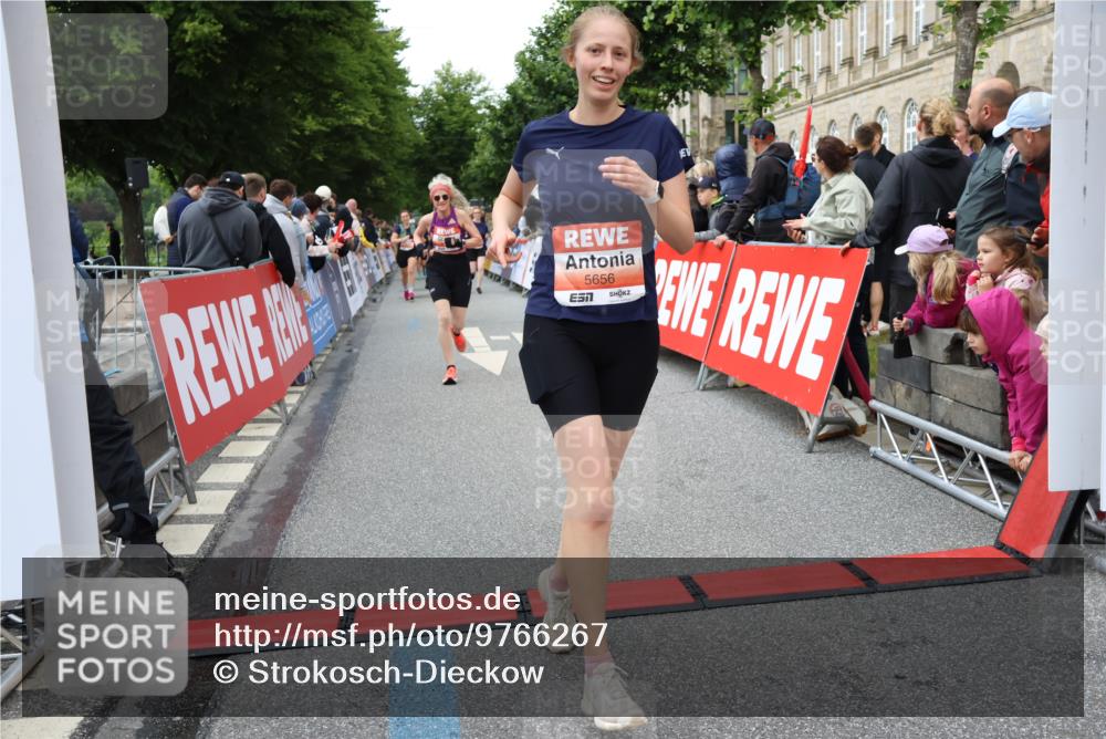 14.06.2026 - REWE Women's Run Strokosch-Dieckow http://msf.ph/oto/9766267 14.06.2026 11:01:43 Ziel 5046, 5196, 5234, 5656, 5845, 6008, 6066 meine-sportfotos.de