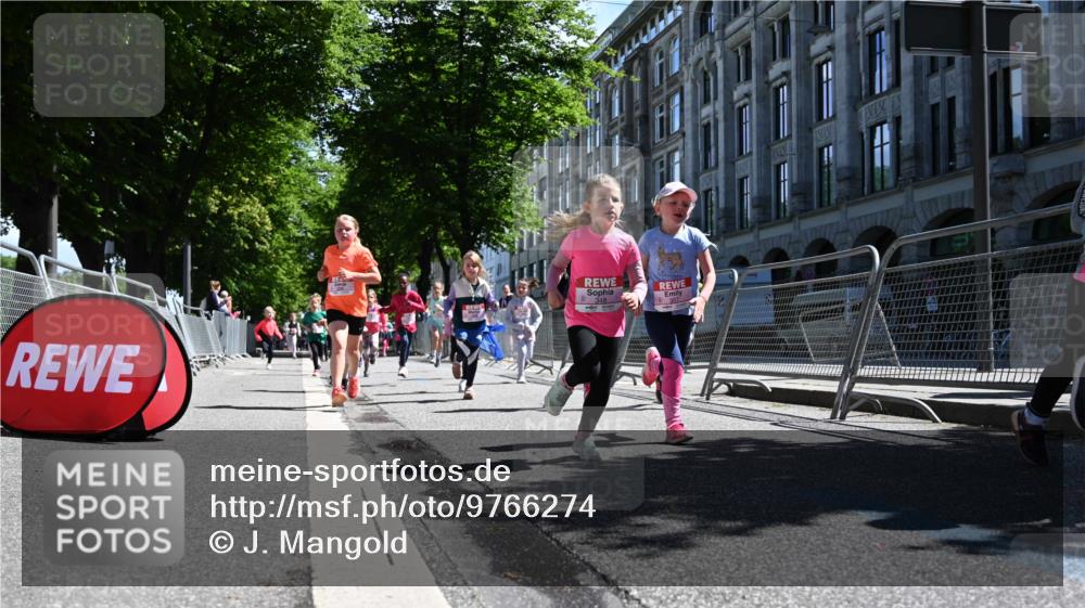 14.06.2026 - REWE Women's Run J. Mangold http://msf.ph/oto/9766274 14.06.2026 11:37:33 Ziel 114, 120, 154, 188, 198, 206, 215, 233, 247, 254, 272, 276, 281, 289, 290, 298, 310, 320, 326, 328, 331, 335, 342, 343, 348, 357, 361, 362, 364, 365, 369 meine-sportfotos.de