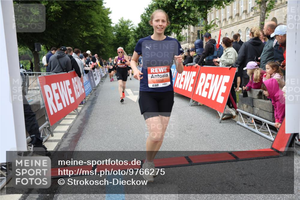 14.06.2026 - REWE Women's Run Strokosch-Dieckow http://msf.ph/oto/9766275 14.06.2026 11:01:43 Ziel 5046, 5196, 5234, 5656, 5845, 6008, 6066 meine-sportfotos.de