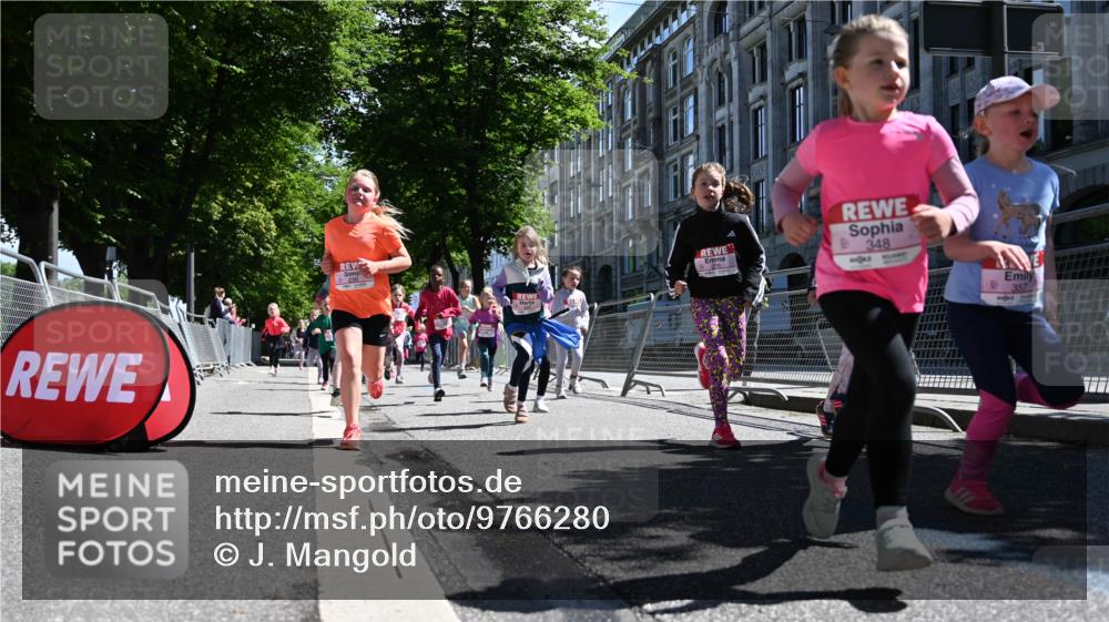 14.06.2026 - REWE Women's Run J. Mangold http://msf.ph/oto/9766280 14.06.2026 11:37:34 Ziel 114, 120, 188, 198, 206, 215, 233, 247, 254, 271, 272, 276, 281, 289, 290, 298, 310, 320, 325, 326, 328, 331, 335, 348, 357, 361, 362, 364, 365, 369 meine-sportfotos.de