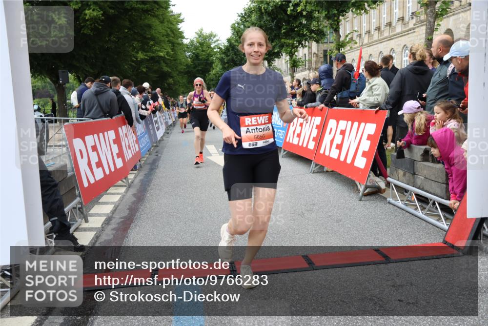 14.06.2026 - REWE Women's Run Strokosch-Dieckow http://msf.ph/oto/9766283 14.06.2026 11:01:43 Ziel 5046, 5196, 5234, 5656, 5845, 6008, 6066 meine-sportfotos.de