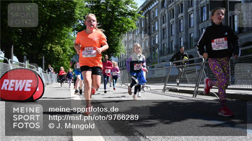 14.06.2026 - REWE Women's Run J. Mangold http://msf.ph/oto/9766289 14.06.2026 11:37:35 Ziel 114, 120, 145, 166, 188, 198, 215, 233, 247, 254, 271, 272, 276, 281, 289, 290, 298, 310, 320, 325, 326, 328, 331, 335, 348, 357, 364, 365, 369 meine-sportfotos.de