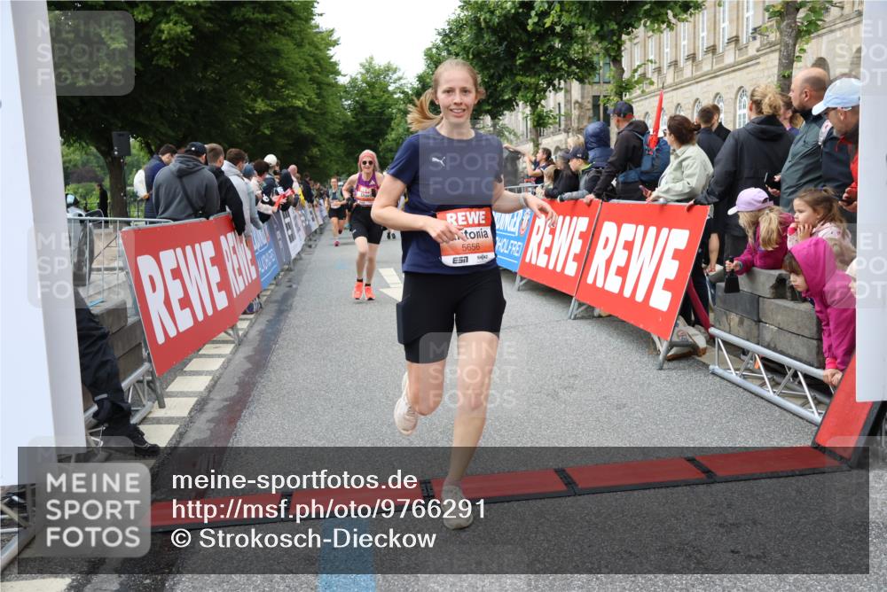 14.06.2026 - REWE Women's Run Strokosch-Dieckow http://msf.ph/oto/9766291 14.06.2026 11:01:43 Ziel 5046, 5196, 5234, 5656, 5845, 6008, 6066 meine-sportfotos.de