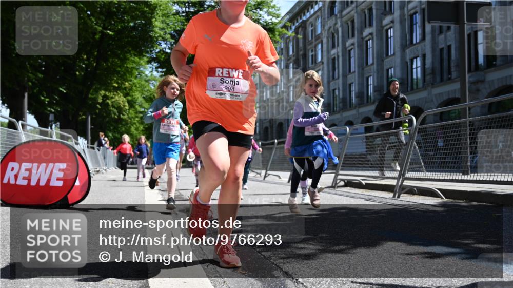 14.06.2026 - REWE Women's Run J. Mangold http://msf.ph/oto/9766293 14.06.2026 11:37:35 Ziel 114, 120, 145, 166, 188, 198, 215, 233, 247, 254, 271, 272, 276, 281, 289, 290, 298, 310, 320, 325, 326, 328, 331, 335, 348, 357, 364, 365, 369 meine-sportfotos.de