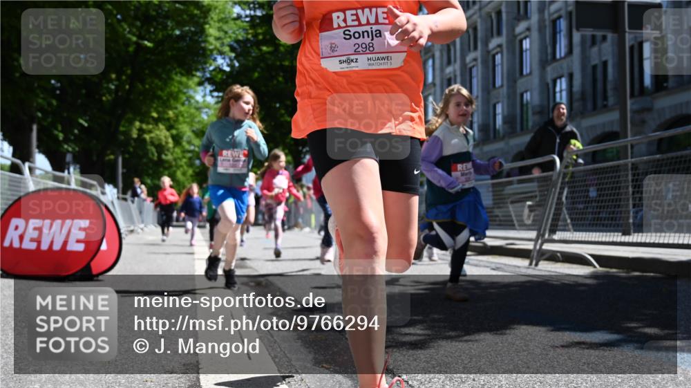 14.06.2026 - REWE Women's Run J. Mangold http://msf.ph/oto/9766294 14.06.2026 11:37:35 Ziel 114, 120, 145, 166, 188, 198, 215, 233, 247, 254, 271, 272, 276, 281, 289, 290, 298, 310, 320, 325, 326, 328, 331, 335, 348, 357, 364, 365, 369 meine-sportfotos.de