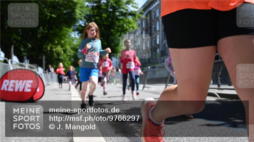 14.06.2026 - REWE Women's Run J. Mangold http://msf.ph/oto/9766297 14.06.2026 11:37:35 Ziel 114, 120, 145, 166, 188, 198, 215, 233, 247, 254, 271, 272, 276, 281, 289, 290, 298, 310, 320, 325, 326, 328, 331, 335, 348, 357, 364, 365, 369 meine-sportfotos.de