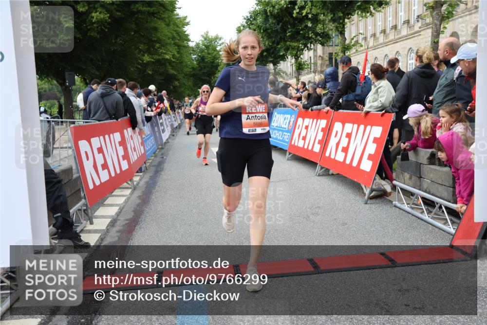 14.06.2026 - REWE Women's Run Strokosch-Dieckow http://msf.ph/oto/9766299 14.06.2026 11:01:43 Ziel 5046, 5196, 5234, 5656, 5845, 6008, 6066 meine-sportfotos.de