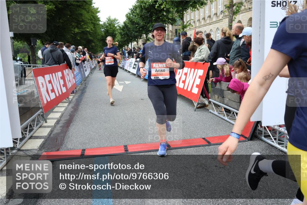 14.06.2026 - REWE Women's Run Strokosch-Dieckow http://msf.ph/oto/9766306 14.06.2026 11:01:42 Ziel 5046, 5196, 5234, 5656, 5845, 5966, 6066 meine-sportfotos.de