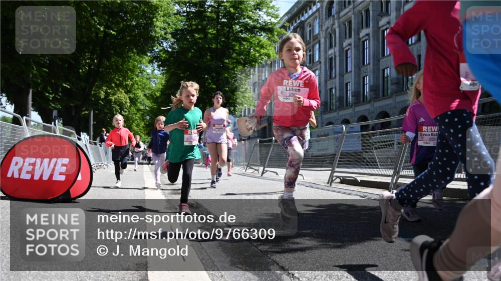 14.06.2026 - REWE Women's Run J. Mangold http://msf.ph/oto/9766309 14.06.2026 11:37:36 Ziel 114, 120, 145, 166, 188, 198, 233, 247, 254, 271, 272, 276, 281, 289, 290, 298, 310, 319, 320, 325, 326, 328, 331, 348, 357, 364, 365, 369 meine-sportfotos.de