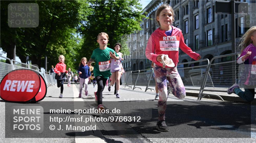 14.06.2026 - REWE Women's Run J. Mangold http://msf.ph/oto/9766312 14.06.2026 11:37:37 Ziel 114, 117, 120, 145, 166, 188, 198, 247, 254, 271, 272, 276, 281, 289, 290, 298, 310, 319, 320, 325, 326, 328, 331, 348, 357, 364, 369 meine-sportfotos.de