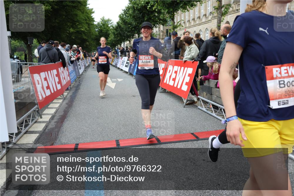 14.06.2026 - REWE Women's Run Strokosch-Dieckow http://msf.ph/oto/9766322 14.06.2026 11:01:41 Ziel 5046, 5196, 5234, 5351, 5648, 5656, 5845, 5966, 6066 meine-sportfotos.de