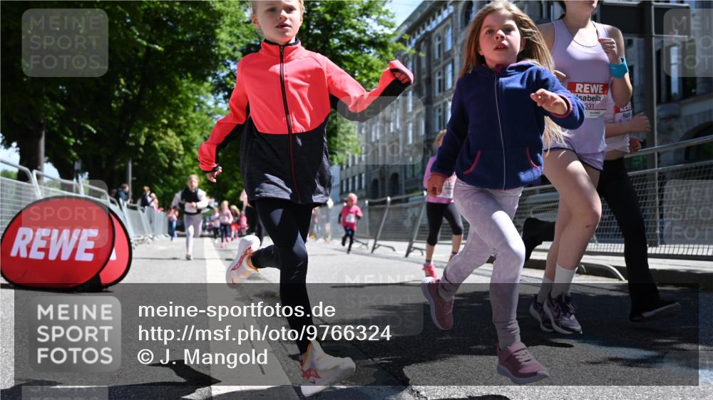 14.06.2026 - REWE Women's Run J. Mangold http://msf.ph/oto/9766324 14.06.2026 11:37:38 Ziel 114, 117, 120, 145, 166, 198, 241, 247, 252, 254, 255, 271, 272, 276, 281, 289, 290, 298, 319, 320, 325, 326, 328, 331, 364, 369 meine-sportfotos.de