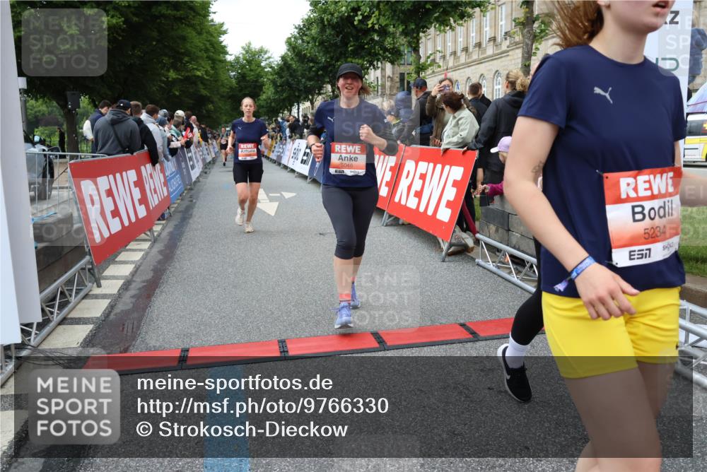 14.06.2026 - REWE Women's Run Strokosch-Dieckow http://msf.ph/oto/9766330 14.06.2026 11:01:41 Ziel 5046, 5196, 5234, 5351, 5648, 5656, 5845, 5966, 6066 meine-sportfotos.de