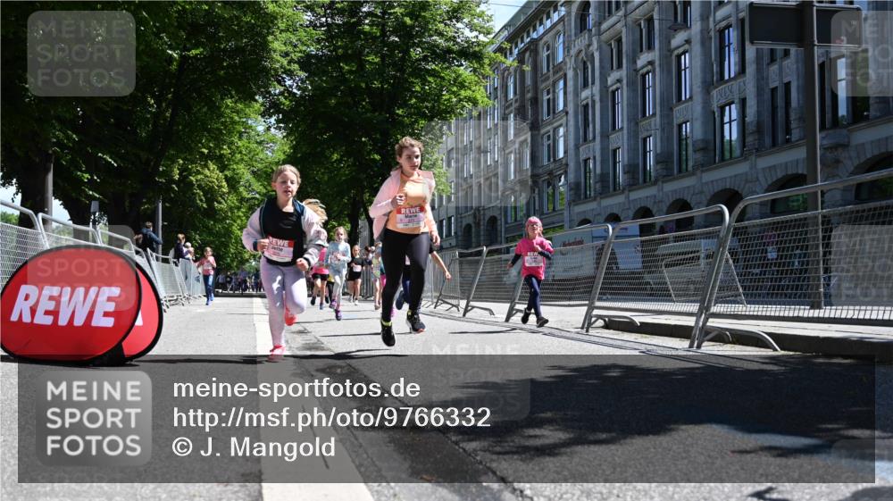 14.06.2026 - REWE Women's Run J. Mangold http://msf.ph/oto/9766332 14.06.2026 11:37:39 Ziel 114, 117, 120, 125, 127, 145, 166, 198, 214, 241, 252, 254, 255, 271, 272, 281, 289, 290, 319, 320, 321, 325, 326, 328, 331, 364, 369 meine-sportfotos.de