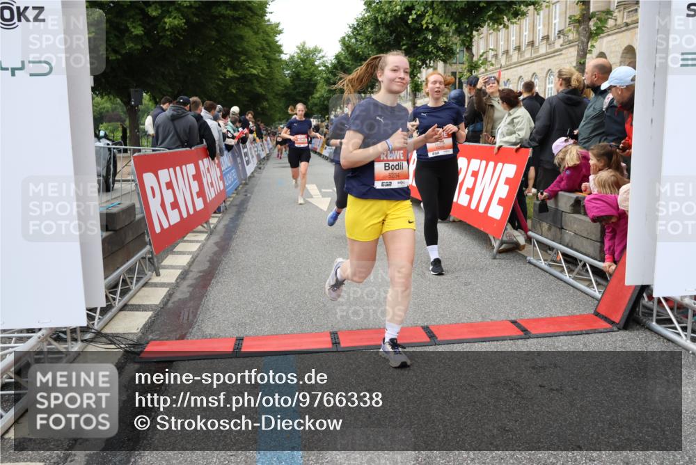 14.06.2026 - REWE Women's Run Strokosch-Dieckow http://msf.ph/oto/9766338 14.06.2026 11:01:40 Ziel 5029, 5046, 5234, 5351, 5648, 5656, 5845, 5966, 6066 meine-sportfotos.de