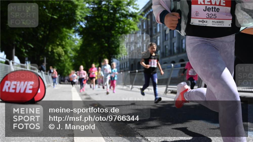 14.06.2026 - REWE Women's Run J. Mangold http://msf.ph/oto/9766344 14.06.2026 11:37:41 Ziel 105, 114, 117, 125, 127, 128, 145, 166, 194, 198, 214, 220, 241, 252, 254, 255, 267, 271, 272, 273, 319, 321, 325, 326, 331, 369 meine-sportfotos.de