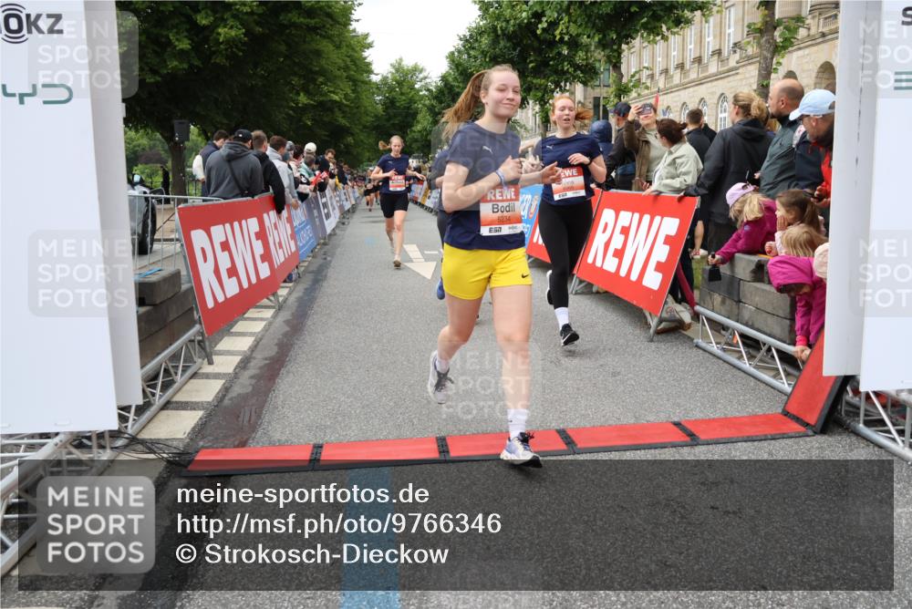 14.06.2026 - REWE Women's Run Strokosch-Dieckow http://msf.ph/oto/9766346 14.06.2026 11:01:40 Ziel 5029, 5046, 5234, 5351, 5648, 5656, 5845, 5966, 6066 meine-sportfotos.de