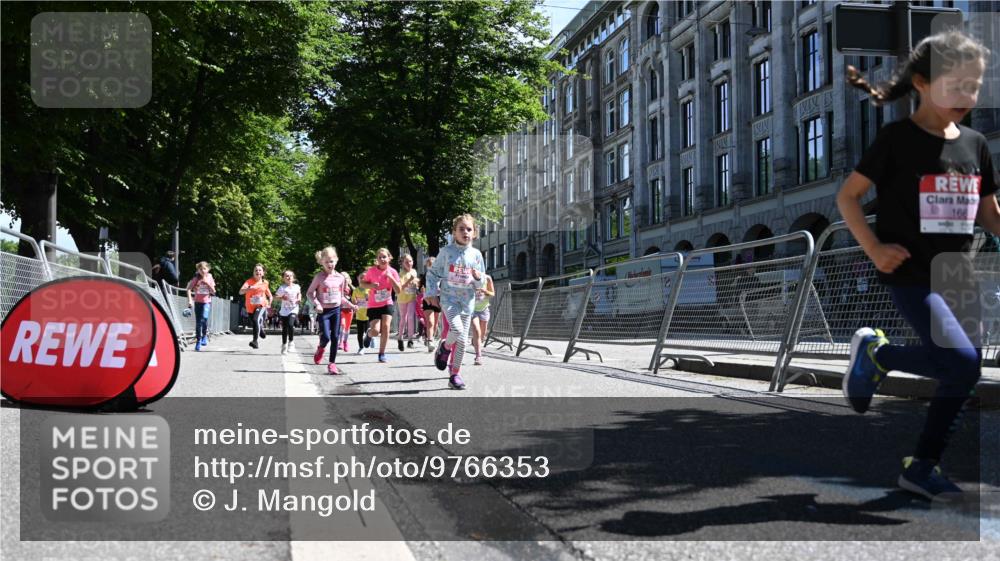 14.06.2026 - REWE Women's Run J. Mangold http://msf.ph/oto/9766353 14.06.2026 11:37:41 Ziel 105, 114, 117, 125, 127, 128, 145, 166, 194, 198, 214, 220, 241, 252, 254, 255, 267, 271, 272, 273, 319, 321, 325, 326, 331, 369 meine-sportfotos.de