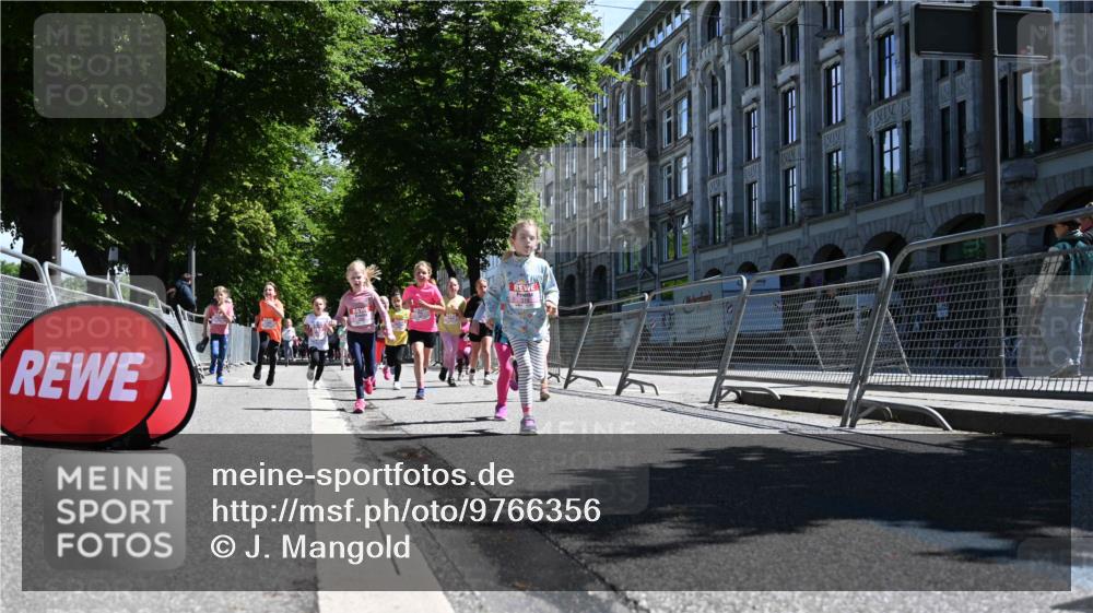 14.06.2026 - REWE Women's Run J. Mangold http://msf.ph/oto/9766356 14.06.2026 11:37:42 Ziel 105, 114, 117, 125, 127, 128, 145, 166, 189, 194, 201, 214, 220, 241, 252, 255, 267, 271, 272, 273, 319, 321, 325, 331 meine-sportfotos.de