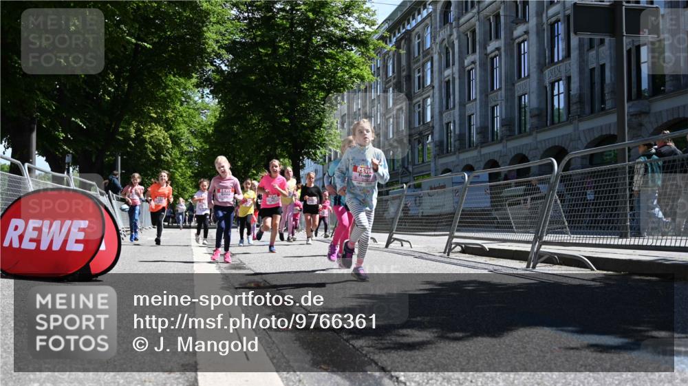 14.06.2026 - REWE Women's Run J. Mangold http://msf.ph/oto/9766361 14.06.2026 11:37:42 Ziel 105, 114, 117, 125, 127, 128, 145, 166, 189, 194, 201, 214, 220, 241, 252, 255, 267, 271, 272, 273, 319, 321, 325, 331 meine-sportfotos.de