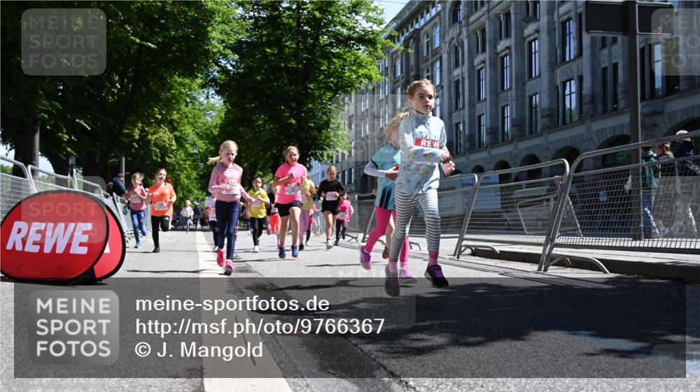 14.06.2026 - REWE Women's Run J. Mangold http://msf.ph/oto/9766367 14.06.2026 11:37:43 Ziel 105, 114, 117, 125, 127, 128, 145, 166, 189, 194, 201, 214, 220, 241, 252, 255, 267, 271, 273, 319, 321, 325 meine-sportfotos.de