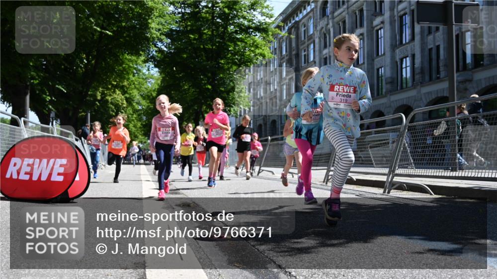 14.06.2026 - REWE Women's Run J. Mangold http://msf.ph/oto/9766371 14.06.2026 11:37:43 Ziel 105, 114, 117, 125, 127, 128, 145, 166, 189, 194, 201, 214, 220, 241, 252, 255, 267, 271, 273, 319, 321, 325 meine-sportfotos.de