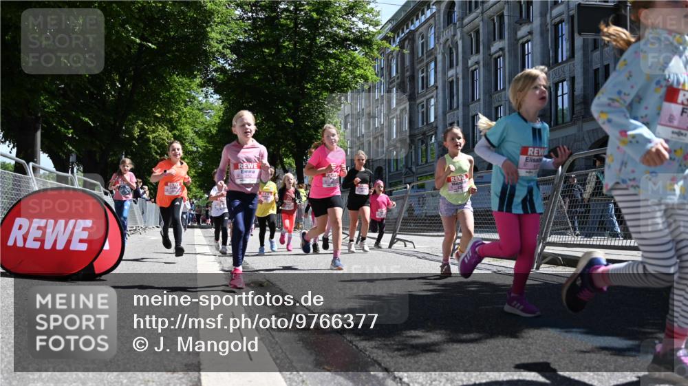 14.06.2026 - REWE Women's Run J. Mangold http://msf.ph/oto/9766377 14.06.2026 11:37:43 Ziel 105, 114, 117, 125, 127, 128, 145, 166, 189, 194, 201, 214, 220, 241, 252, 255, 267, 271, 273, 319, 321, 325 meine-sportfotos.de