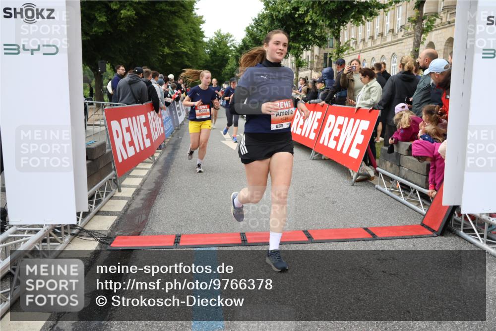 14.06.2026 - REWE Women's Run Strokosch-Dieckow http://msf.ph/oto/9766378 14.06.2026 11:01:39 Ziel 5029, 5046, 5234, 5351, 5648, 5656, 5690, 5845, 5966, 6066 meine-sportfotos.de