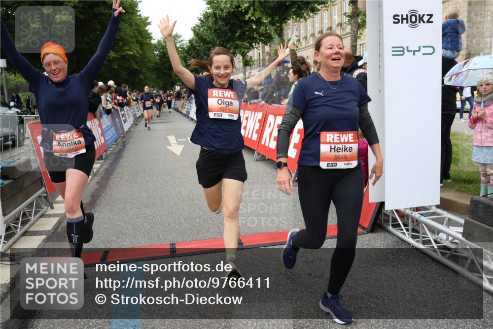 14.06.2026 - REWE Women's Run Strokosch-Dieckow http://msf.ph/oto/9766411 14.06.2026 11:01:34 Ziel 5029, 5062, 5115, 5351, 5648, 5690, 5748, 5864, 5880, 5966 meine-sportfotos.de