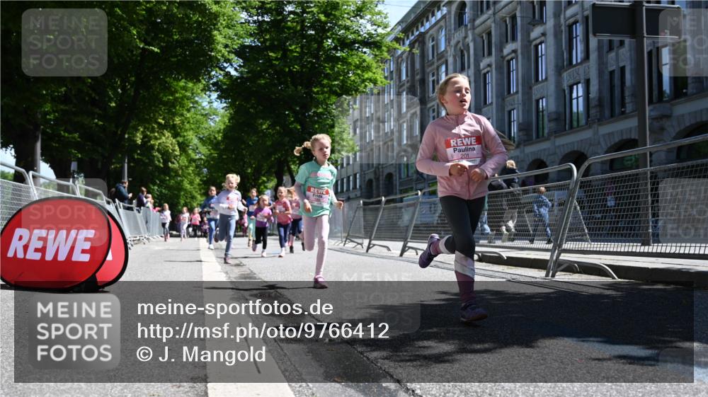 14.06.2026 - REWE Women's Run J. Mangold http://msf.ph/oto/9766412 14.06.2026 11:37:48 Ziel 105, 125, 127, 128, 129, 130, 152, 160, 185, 189, 194, 201, 214, 220, 241, 252, 255, 267, 273, 295, 296, 316, 321, 345, 356 meine-sportfotos.de