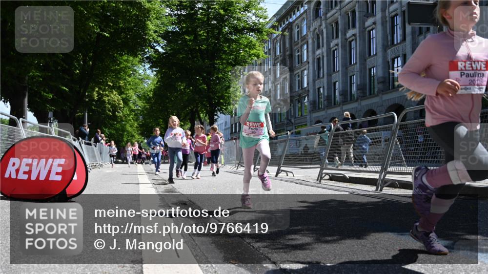 14.06.2026 - REWE Women's Run J. Mangold http://msf.ph/oto/9766419 14.06.2026 11:37:48 Ziel 105, 125, 127, 128, 129, 130, 152, 160, 185, 189, 194, 201, 214, 220, 241, 252, 255, 267, 273, 295, 296, 316, 321, 345, 356 meine-sportfotos.de